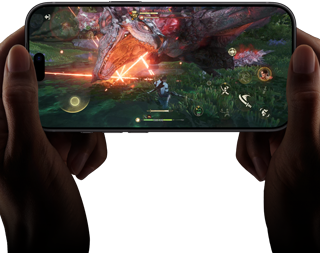 iPhone 18 Pro, parte frontal, para mostrar el rendimiento del chip A20 Pro con una escena de Monster Hunter Outlanders
